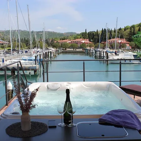 Floating House Bravia Camping *