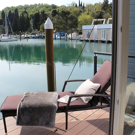 Floating House Bravia *