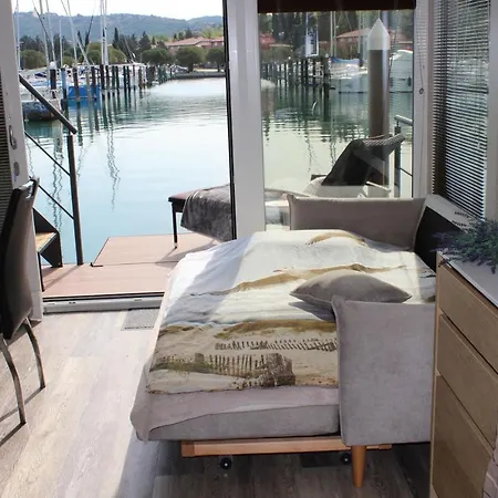 Floating House Bravia Kamp