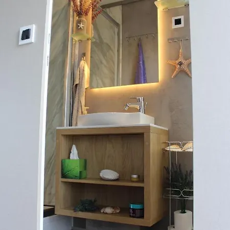 Kemp Floating House Bravia