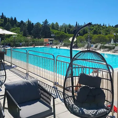 Kamp Floating House Bravia *