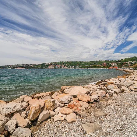 Camping Floating House Bravia