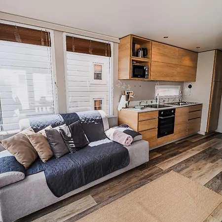 Floating House Bravia Kamp