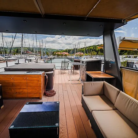 Floating House Bravia