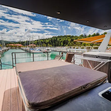 Floating House Bravia Camping