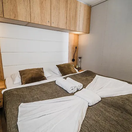 Campsite Floating House Bravia *