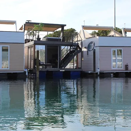 Floating House Bravia Kemping