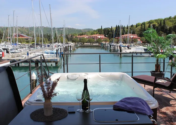 Floating House Bravia Camping *