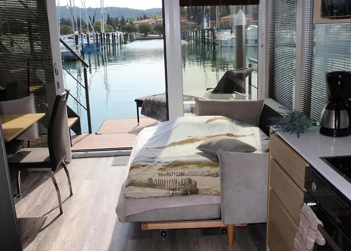 Floating House Bravia Camping