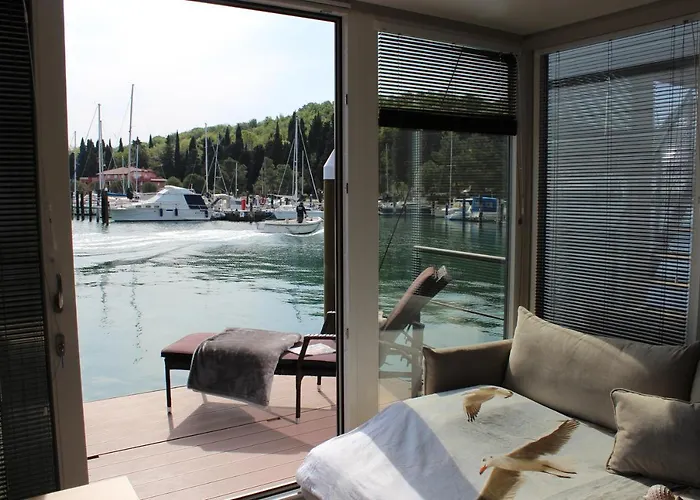 Floating House Bravia Camping *