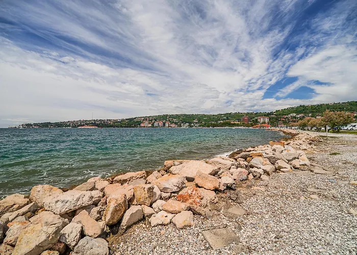 אתר קמפינג Floating House Bravia