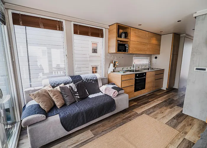 Floating House Bravia אתר קמפינג