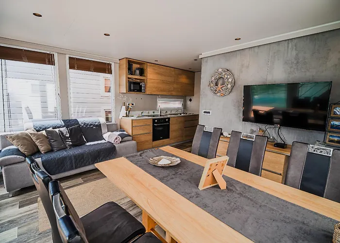 Camping Floating House Bravia