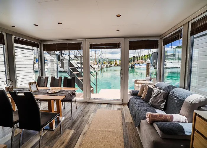 Floating House Bravia Camping *