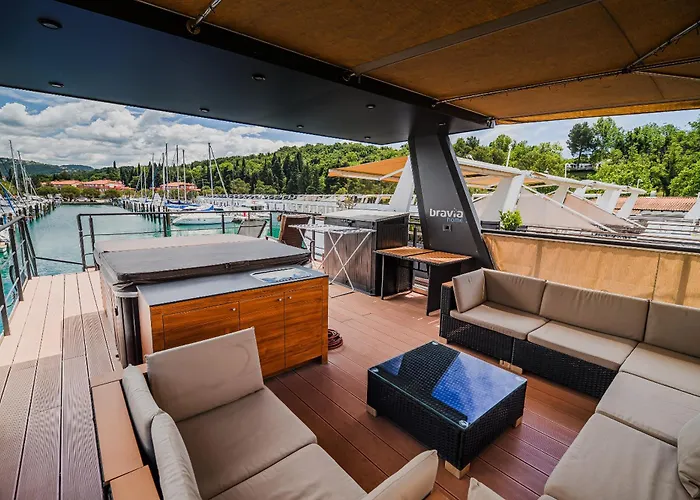 Camping Floating House Bravia *