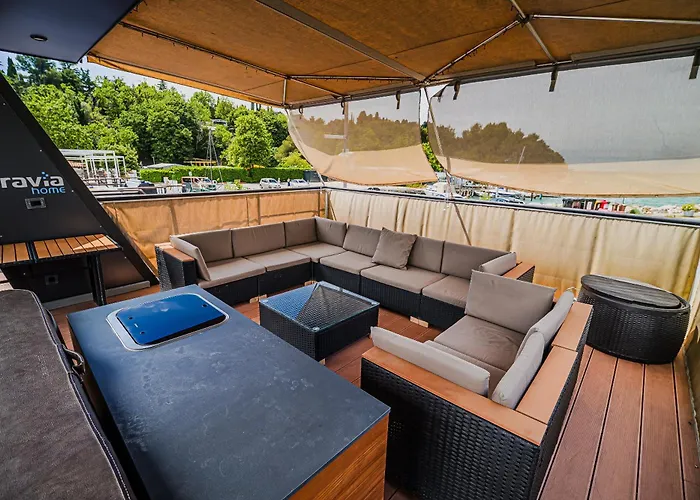 Floating House Bravia * ポルトローシュ