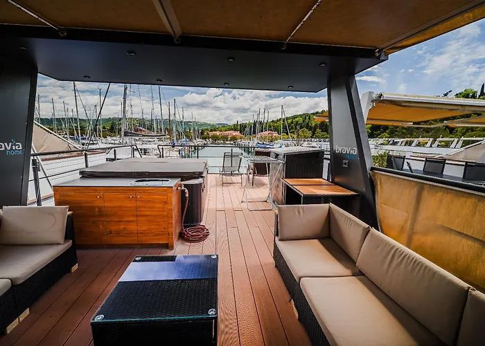 Floating House Bravia