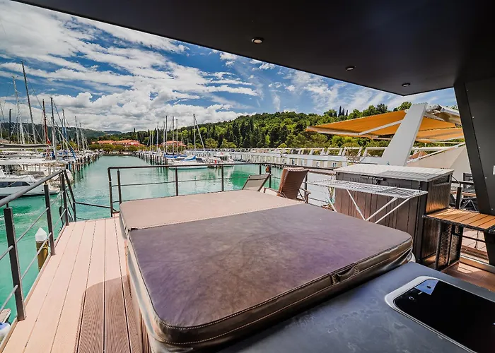 Floating House Bravia אתר קמפינג