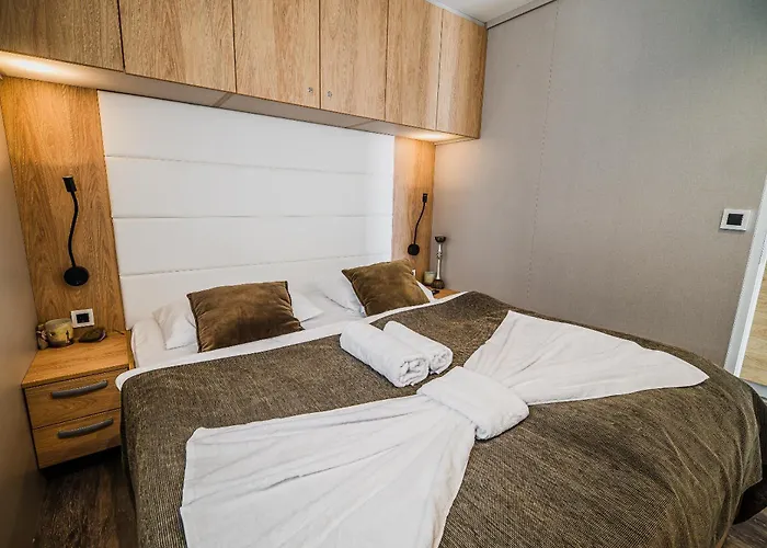 キャンプ場 Floating House Bravia *